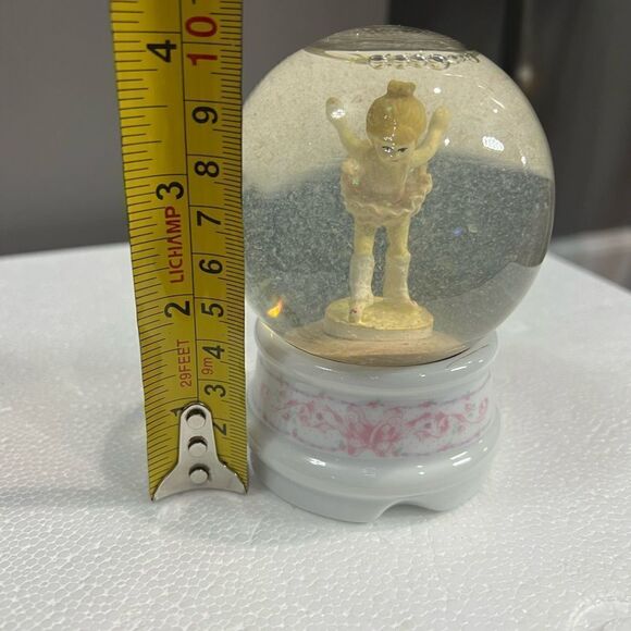 Vintage Enesco ballerina snowglobe - Picture 8 of 8